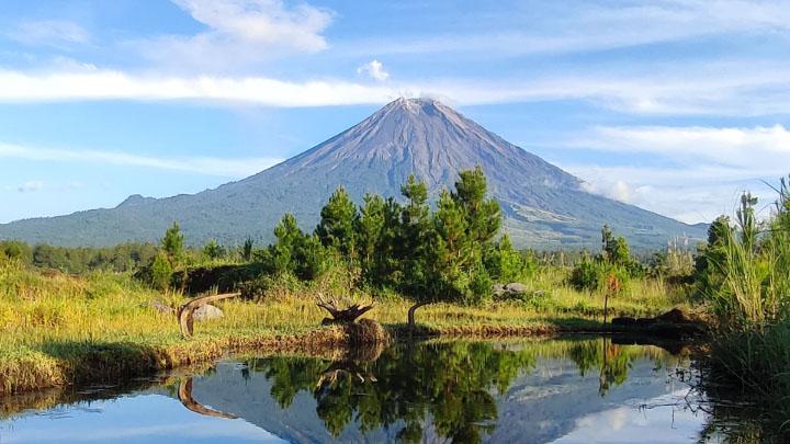 Gunung Semeru Dua Kali Erupsi Pagi Ini, Warga Diminta Waspada