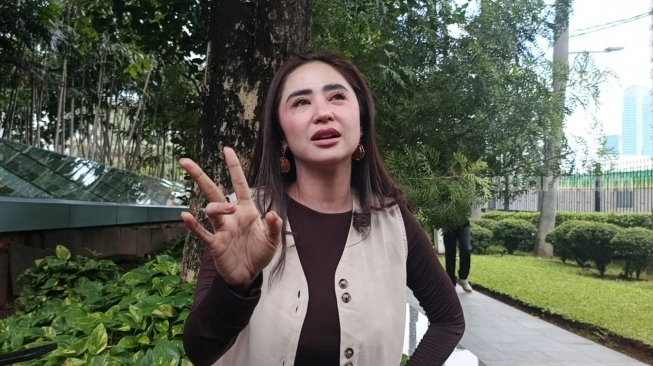 Dewi Perssik Jelaskan Video THR Direkam Tetangga