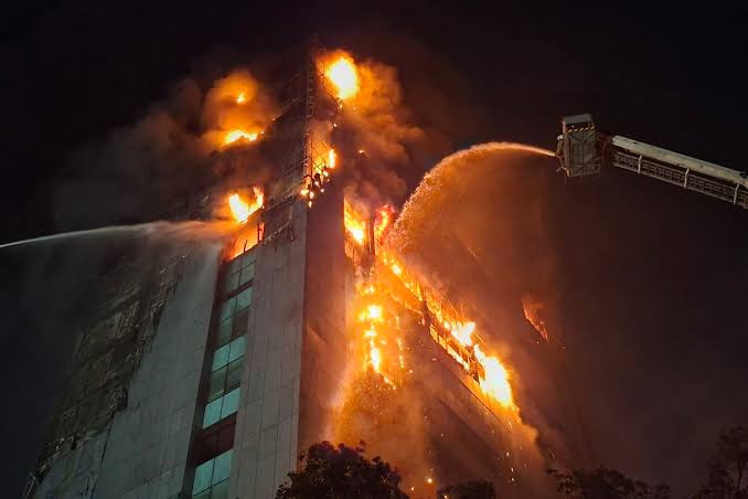 Kebakaran Melanda Gedung Bapenda DKI Jakarta