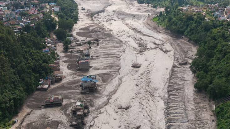 Delapan Warga Rusia Hilang di Zona Bencana China-Nepal